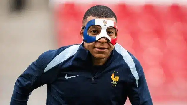 Mbappe ya porta máscara