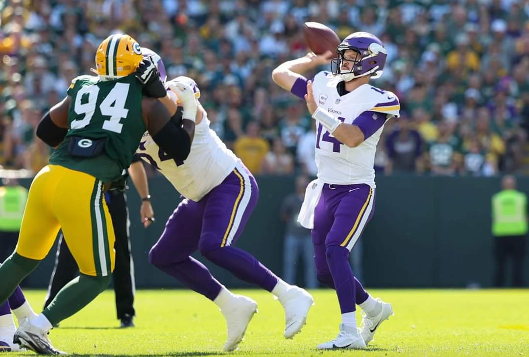 Vikings vs Packers AyM Sports