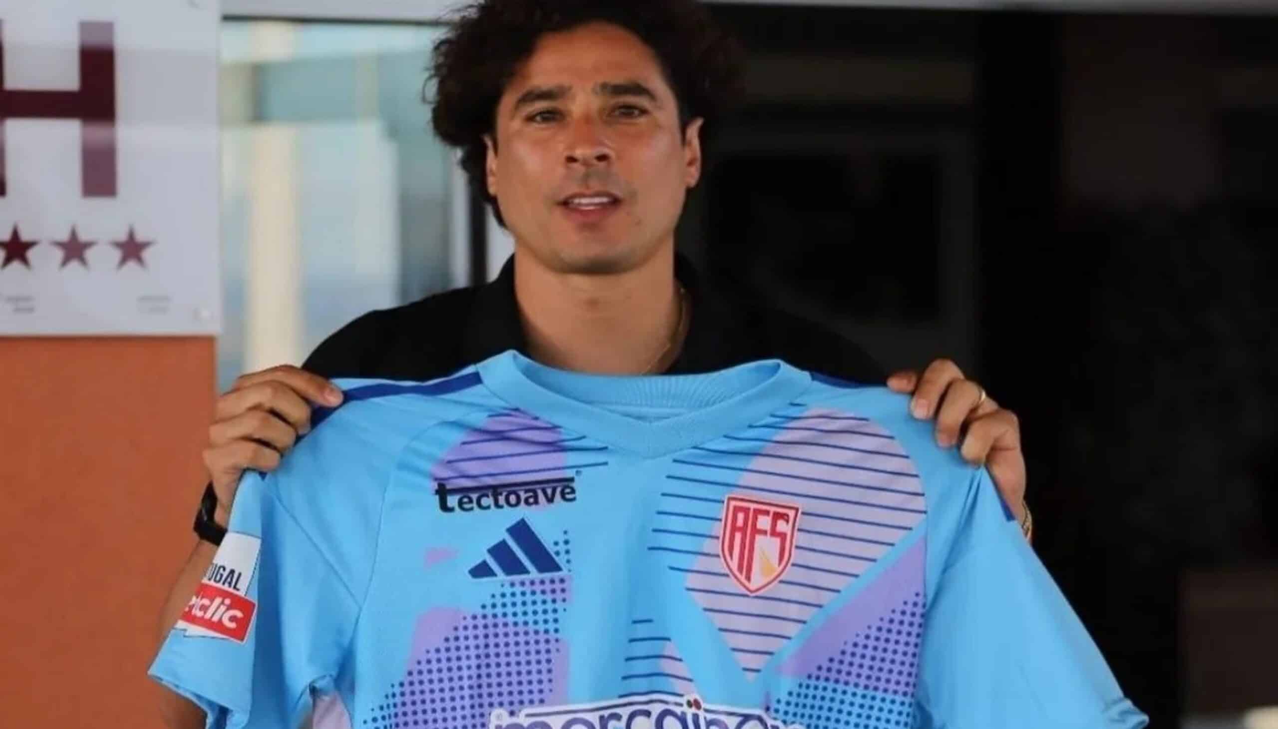 Memo Ochoa debutó en Portugal