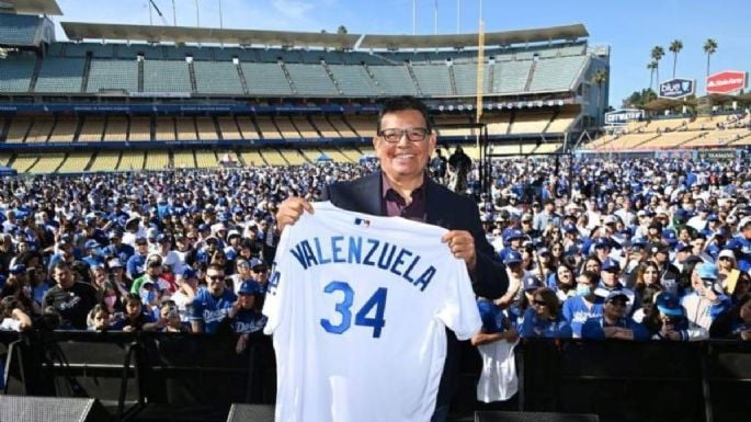 Fernando Valenzuela inmortaliza su número 34