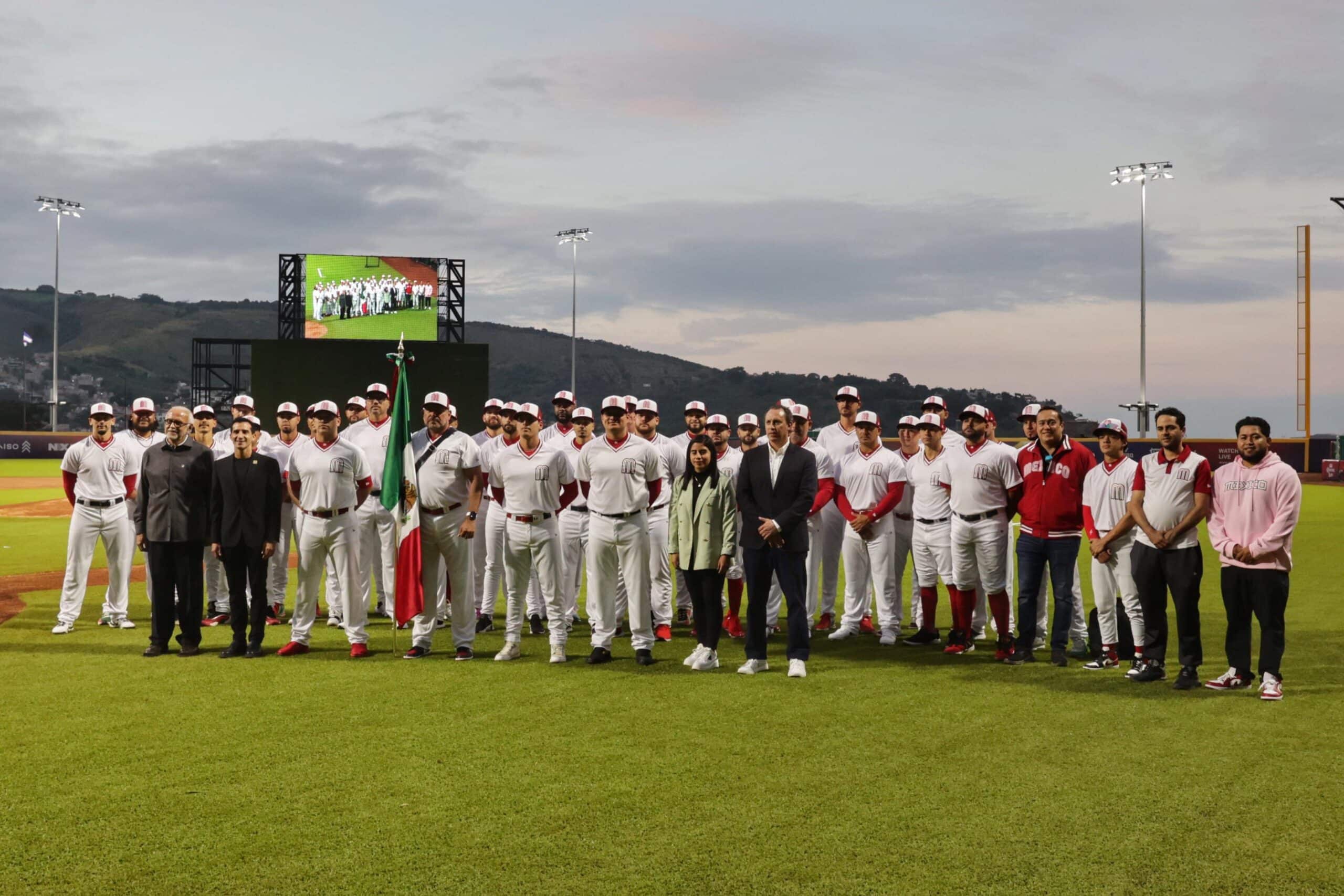 México en la inauguración del estadio Santa Teresita