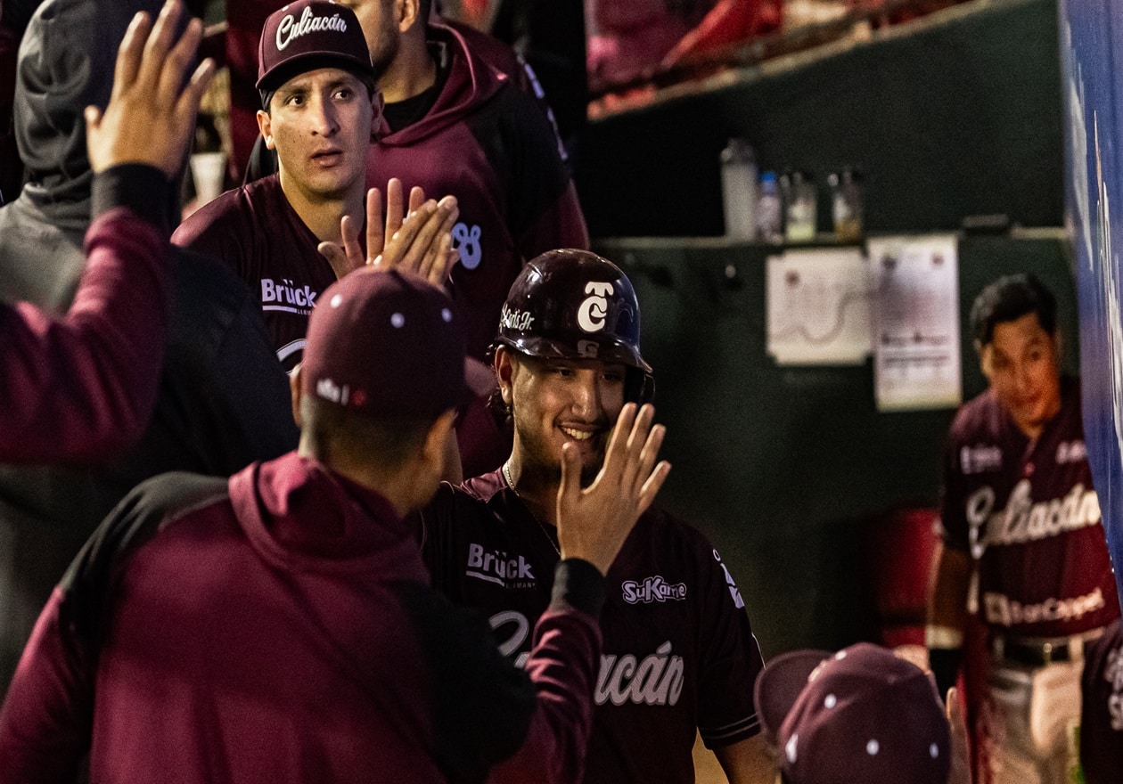 Luis Verdugo celebra con sus compañeros