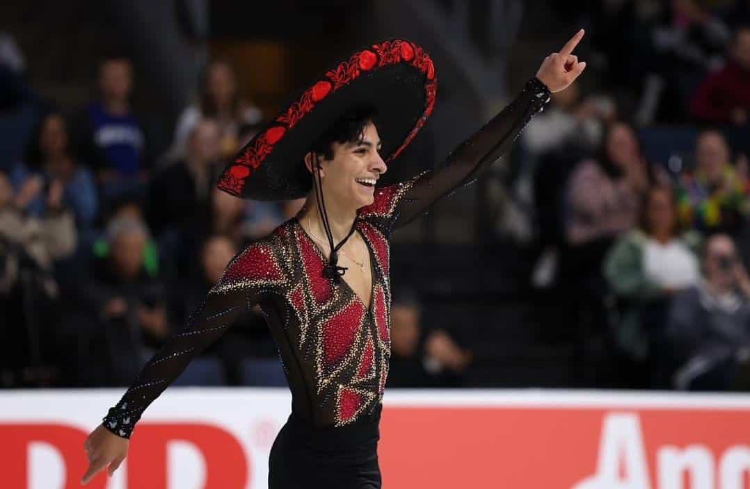 Donovan Carrillo disfrutando en la pista