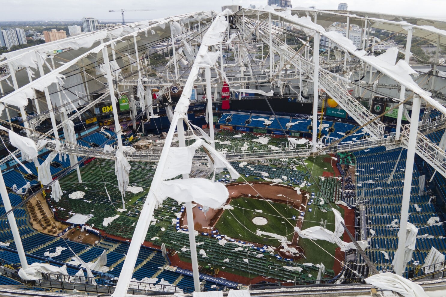 El Tropicana Field quedó devastado