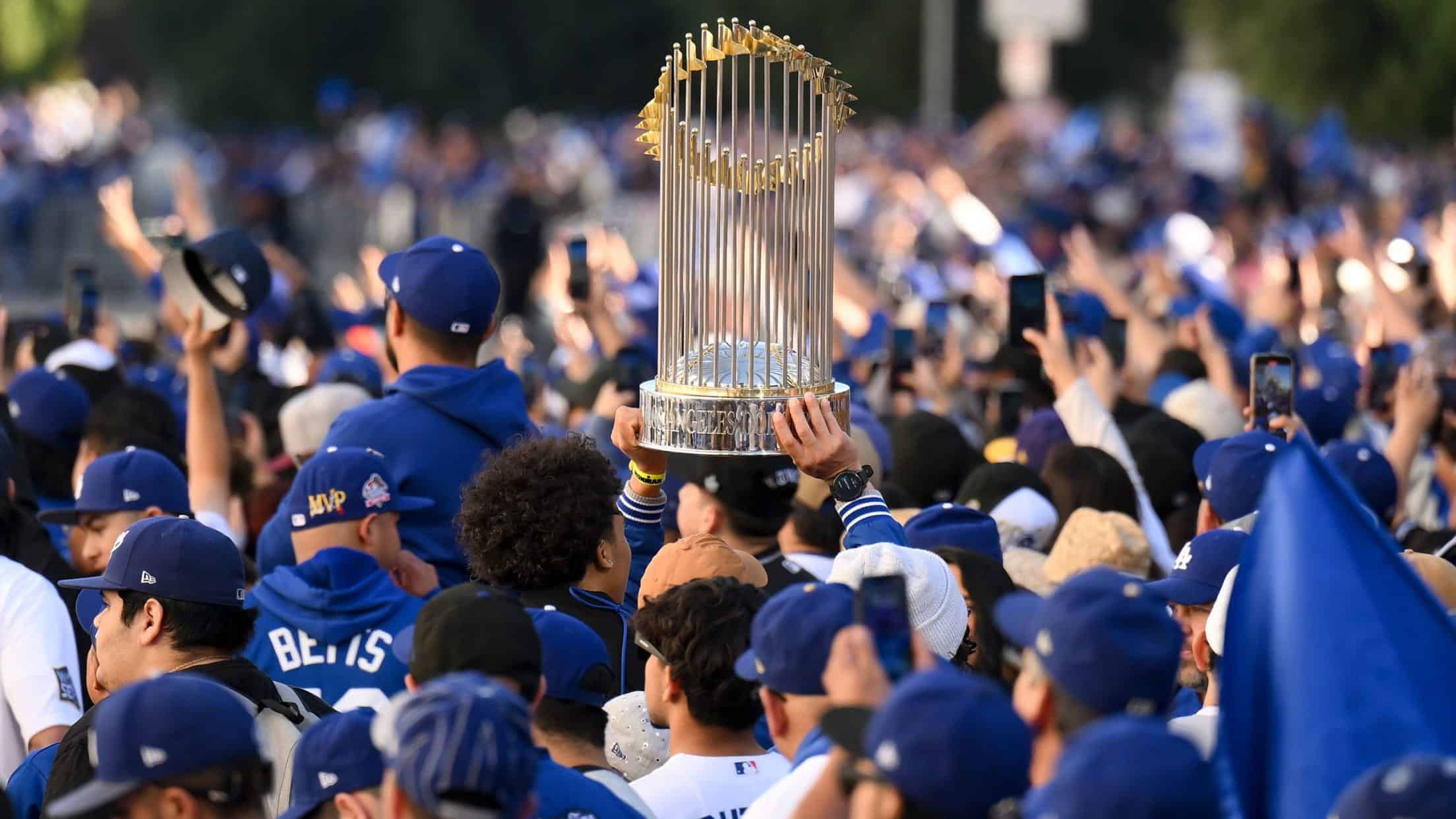 Los Dodgers celebran con su afición