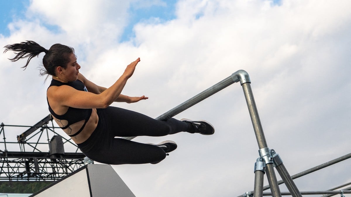 Ella Bucio, seleccionada nacional de parkour, lista para disputar el Campeonato Mundial de la especialidad.