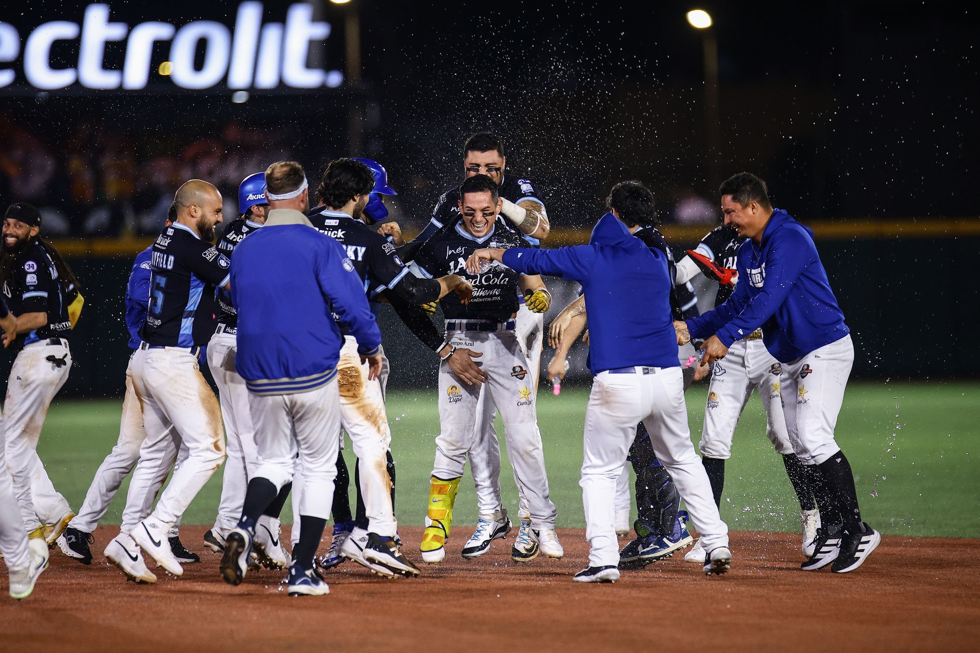 Charros celebran la victoria