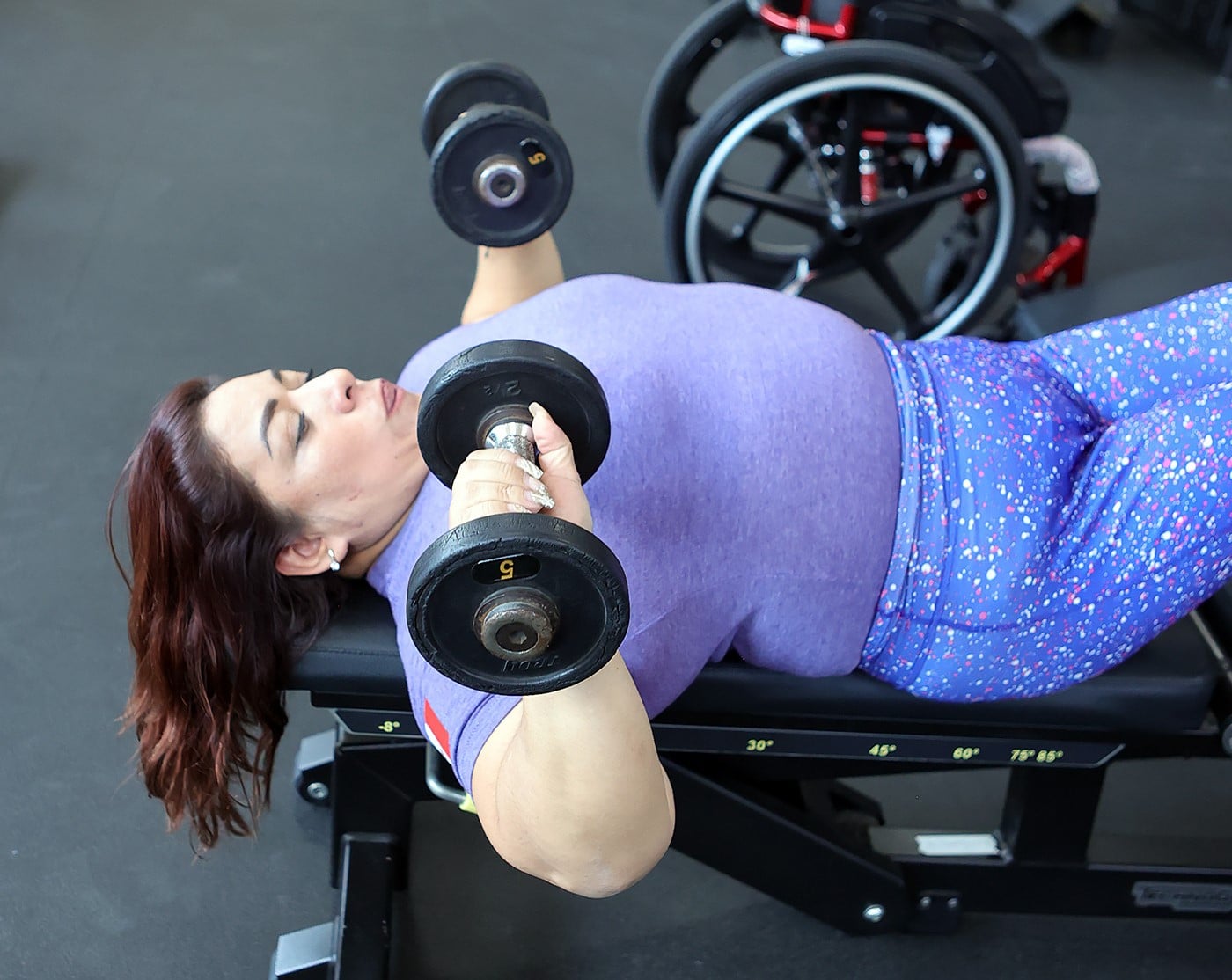 Amalia Pérez, medallista de para powerlifting en Juegos Paralímpicos París 2024, durante su entrenamiento en el CNAR.