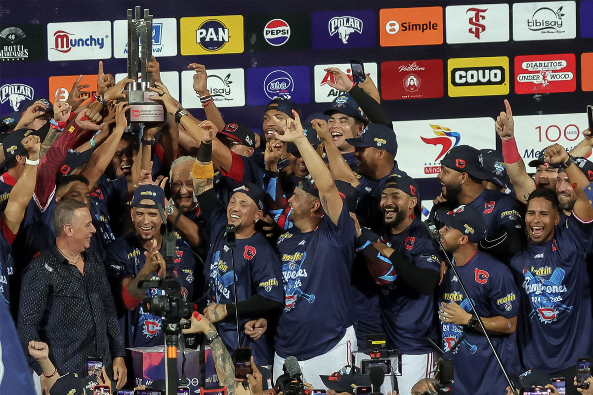 Cardenales de Lara, campeones por Venezuela.