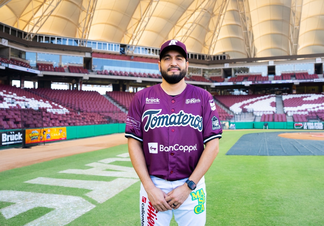 David Reyes llegó este viernes y tuvo su primera práctica con el equipo Tomateros