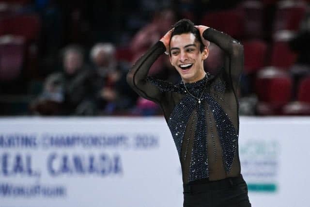 El patinador Donovan Carrillo ganó la medalla de plata en el Bavarian Open 2025 de patinaje artístico sobre hielo en Oberstdorf, Alemania