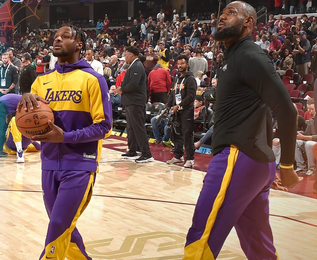 Bronny y LeBron James AYM Sports