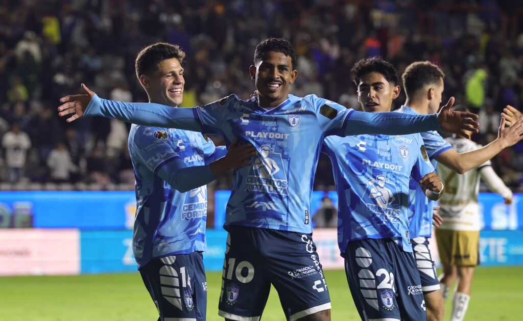 Liga MX Con doblete de John Kennedy, el Pachuca vence a los Pumas en