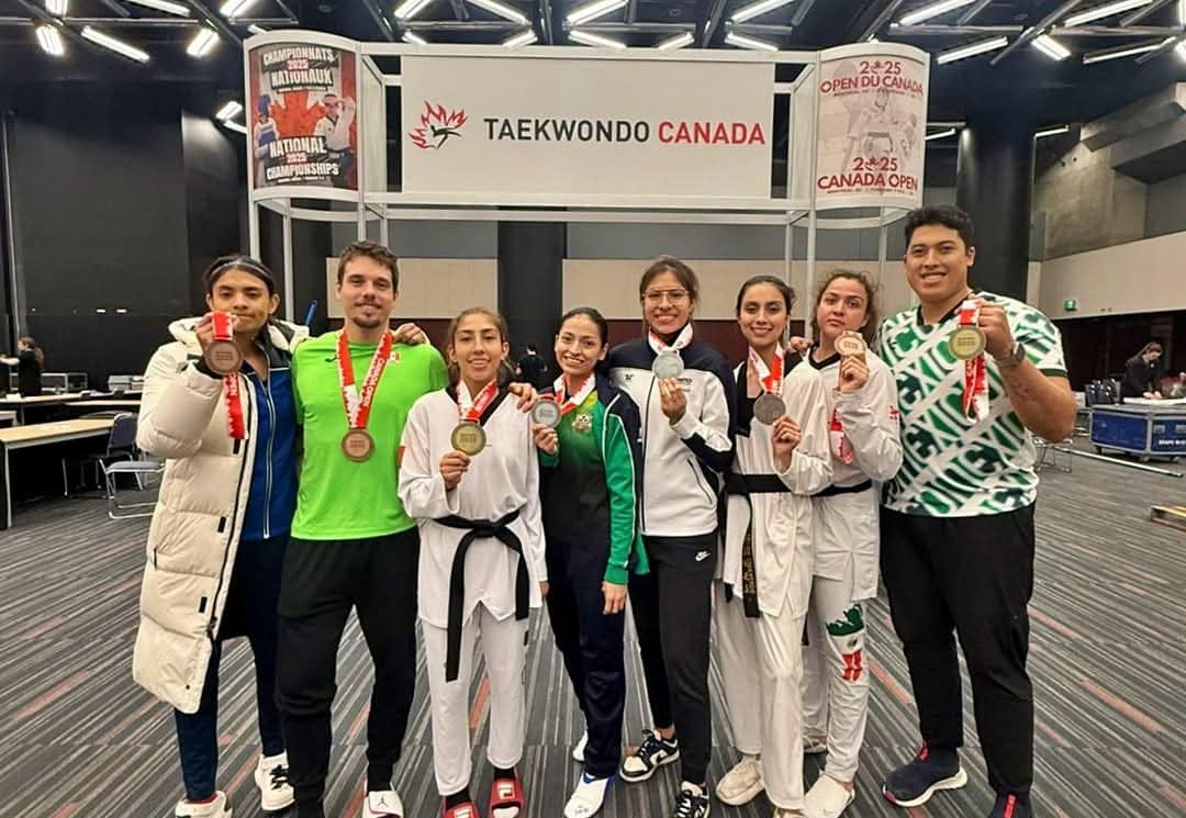 Seleccionados nacionales de taekwondo presumen sus medallas del Abierto de Canadá 2025.