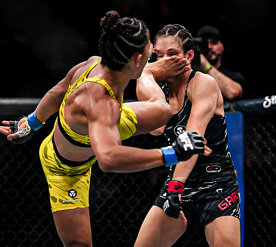 La brasileña Natalia Silva superó a la ex campeona Alexa Grasso en una pelea donde la mexicana no pudo hacer mucho.